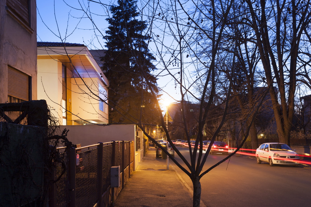 https://pv-nbc.siteuri.pro/wp-content/uploads/2020/10/NBC-ARHITECT-_-housing-_-Sandu-Aldea-House-Villa-_-exterior-view-_-street-view_2.jpg