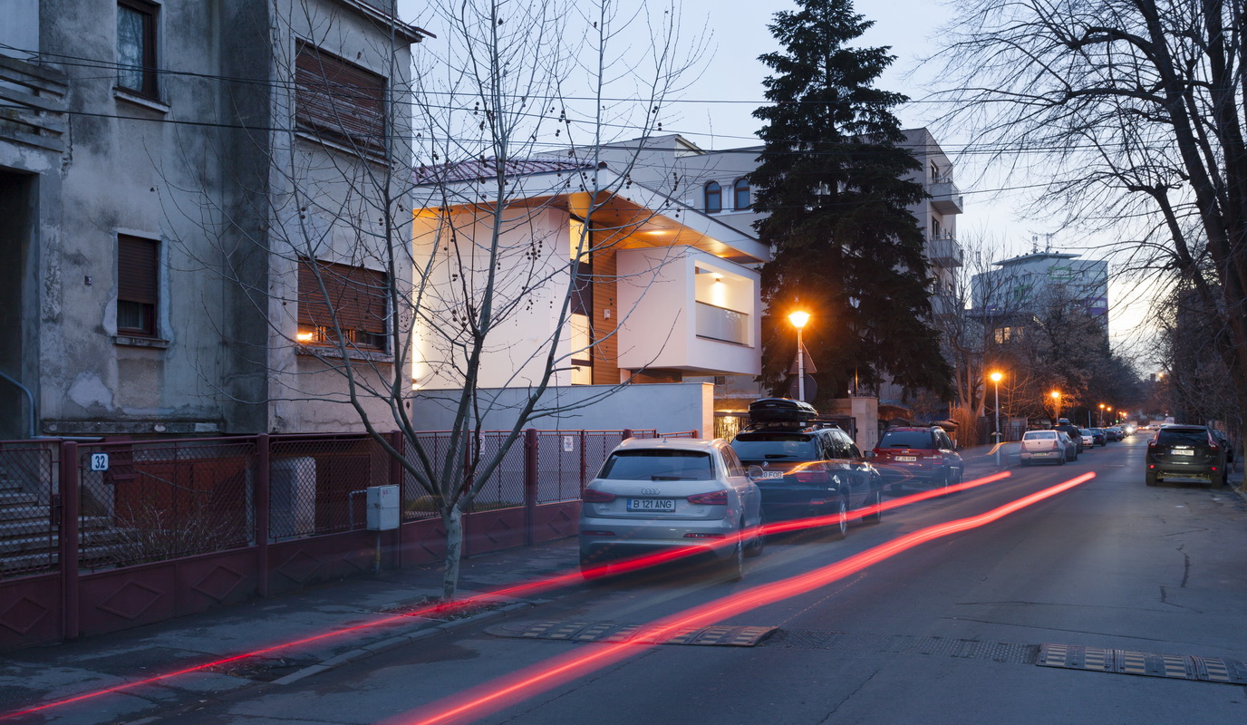 https://pv-nbc.siteuri.pro/wp-content/uploads/2020/10/NBC-ARHITECT-_-housing-_-Sandu-Aldea-House-Villa-_-exterior-view-_-street_1.jpg