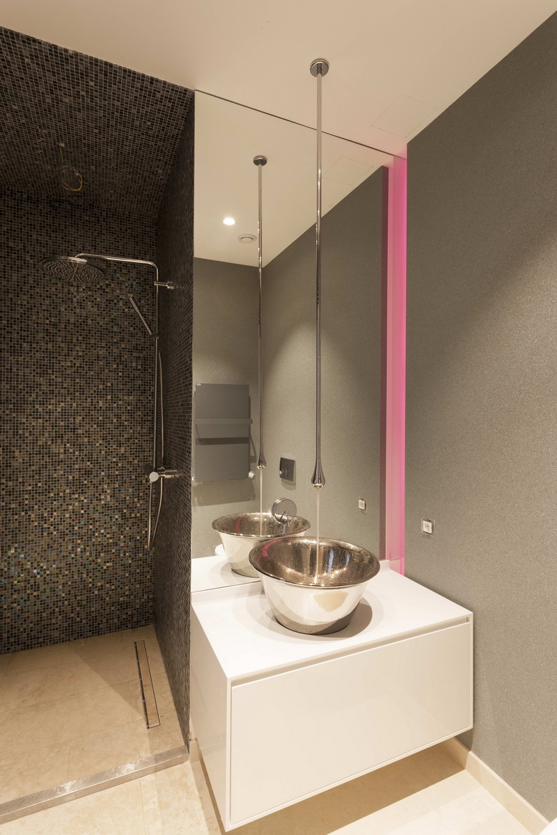 https://pv-nbc.siteuri.pro/wp-content/uploads/2020/10/NBC-ARHITECT-_-housing-_-Sandu-Aldea-House-Villa-_-interior-view-_-bathroom_5.jpg