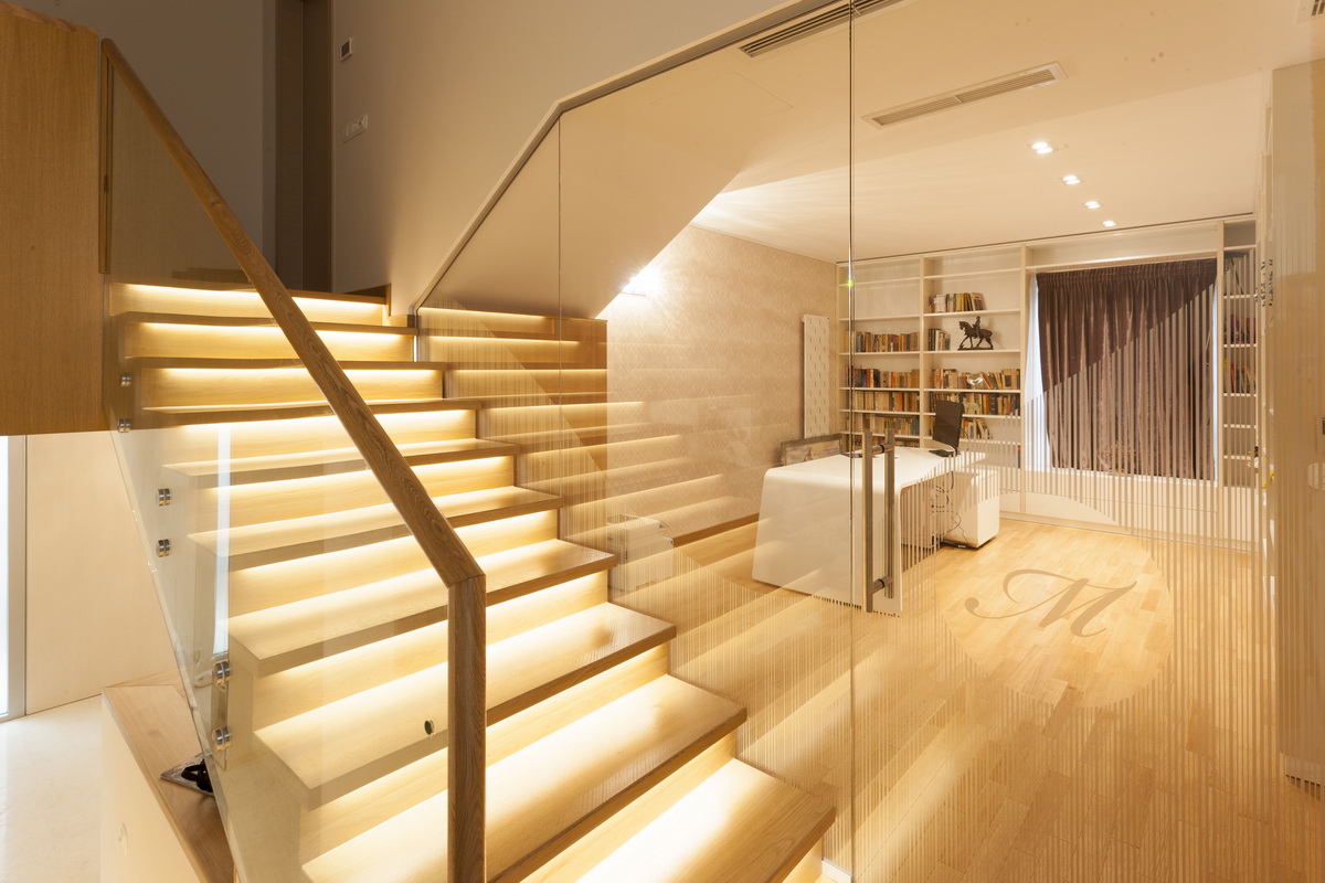 https://pv-nbc.siteuri.pro/wp-content/uploads/2020/10/NBC-ARHITECT-_-housing-_-Sandu-Aldea-House-Villa-_-interior-view-_-stairs_1.jpg