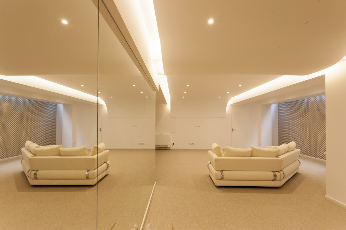 https://pv-nbc.siteuri.pro/wp-content/uploads/2020/10/NBC-ARHITECT-_-housing-_-Sandu-Aldea-House-Villa-_-interior-view_5.jpg