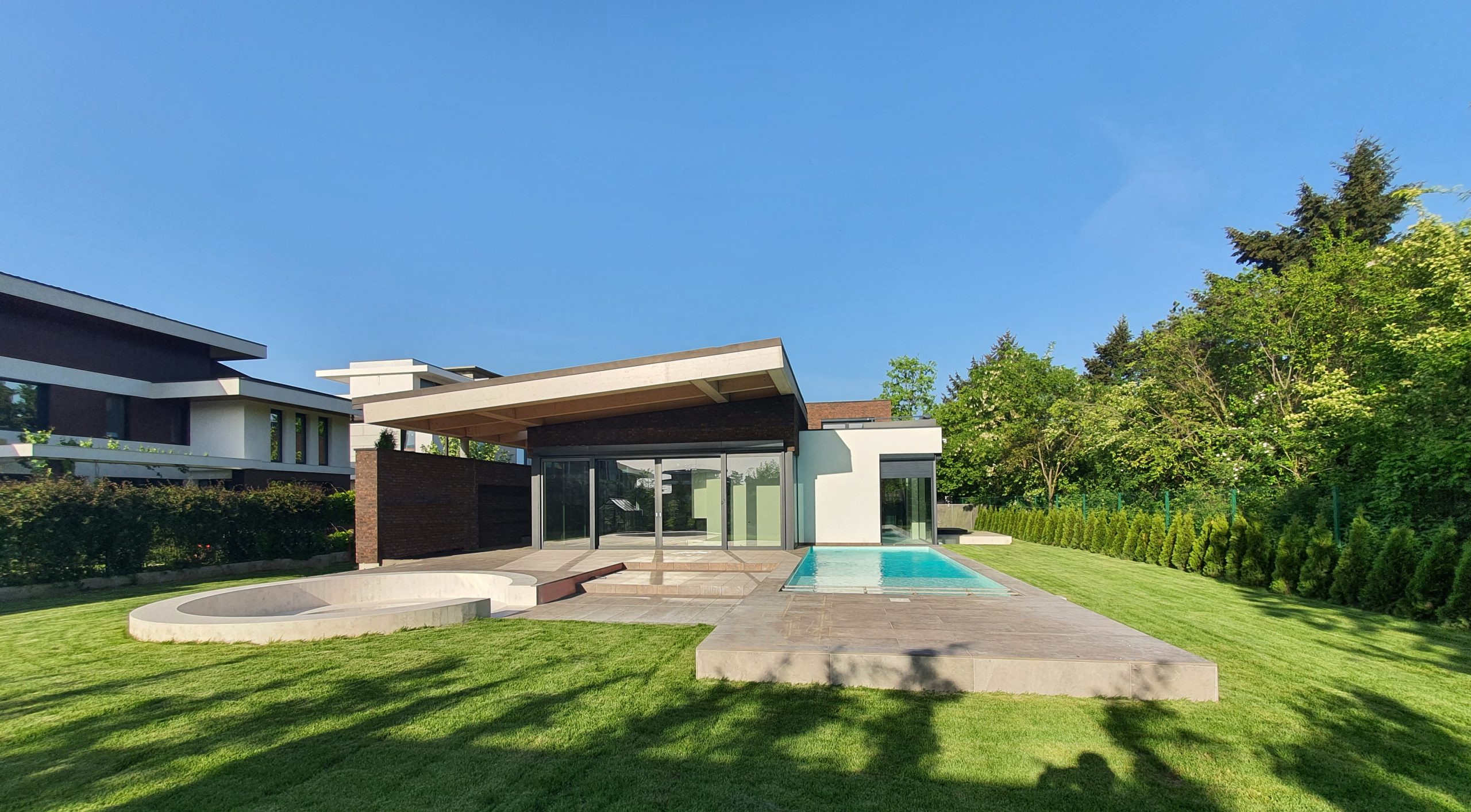 https://pv-nbc.siteuri.pro/wp-content/uploads/2020/10/NBC-Arhitect-_-AD-Villa-_-Romania-_-exterior-view-scaled.jpg