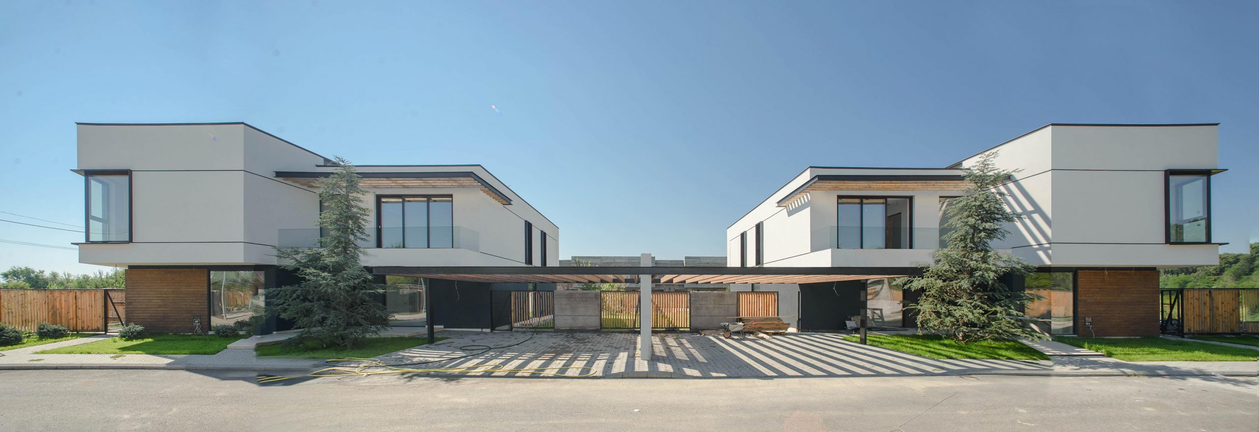https://pv-nbc.siteuri.pro/wp-content/uploads/2020/10/NBC-Arhitect-_-Arcstil_Residence-_-Romania-_-exterior-view-2-scaled.jpg