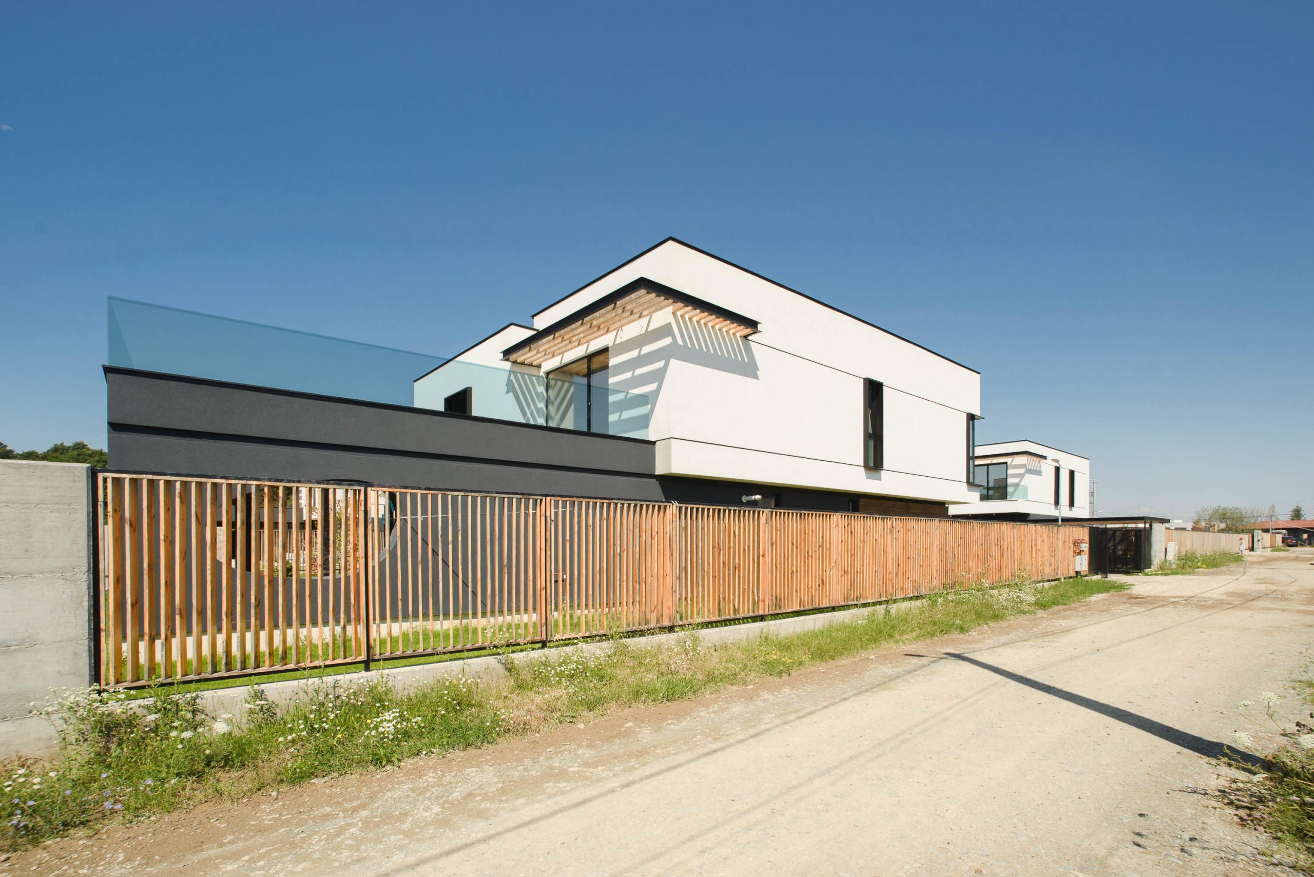 https://pv-nbc.siteuri.pro/wp-content/uploads/2020/10/NBC-Arhitect-_-Arcstil_Residence-_-Romania-_-exterior-view-5-scaled.jpg