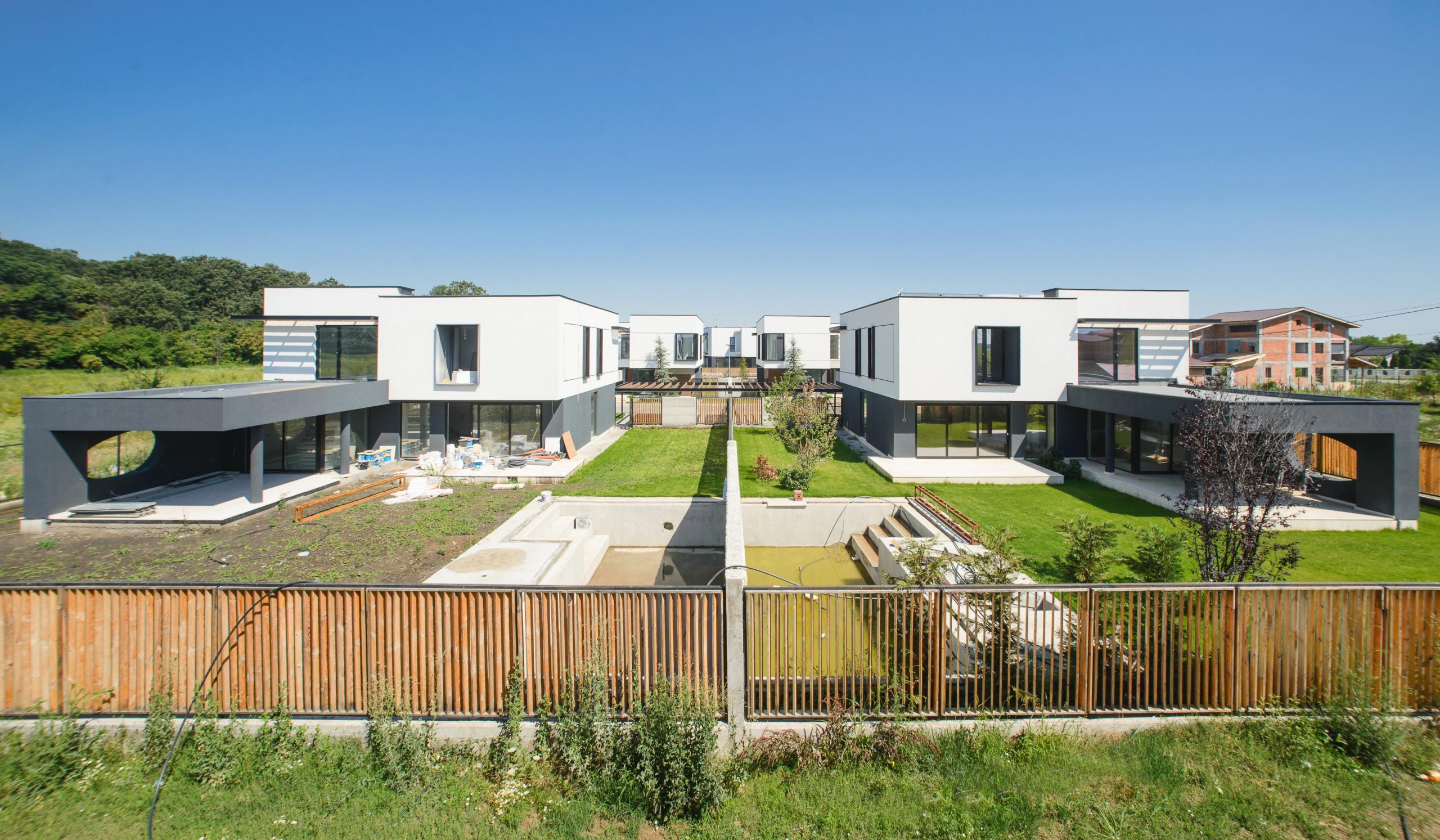 https://pv-nbc.siteuri.pro/wp-content/uploads/2020/10/NBC-Arhitect-_-Arcstil_Residence-_-Romania-_-exterior-view_4-scaled.jpg