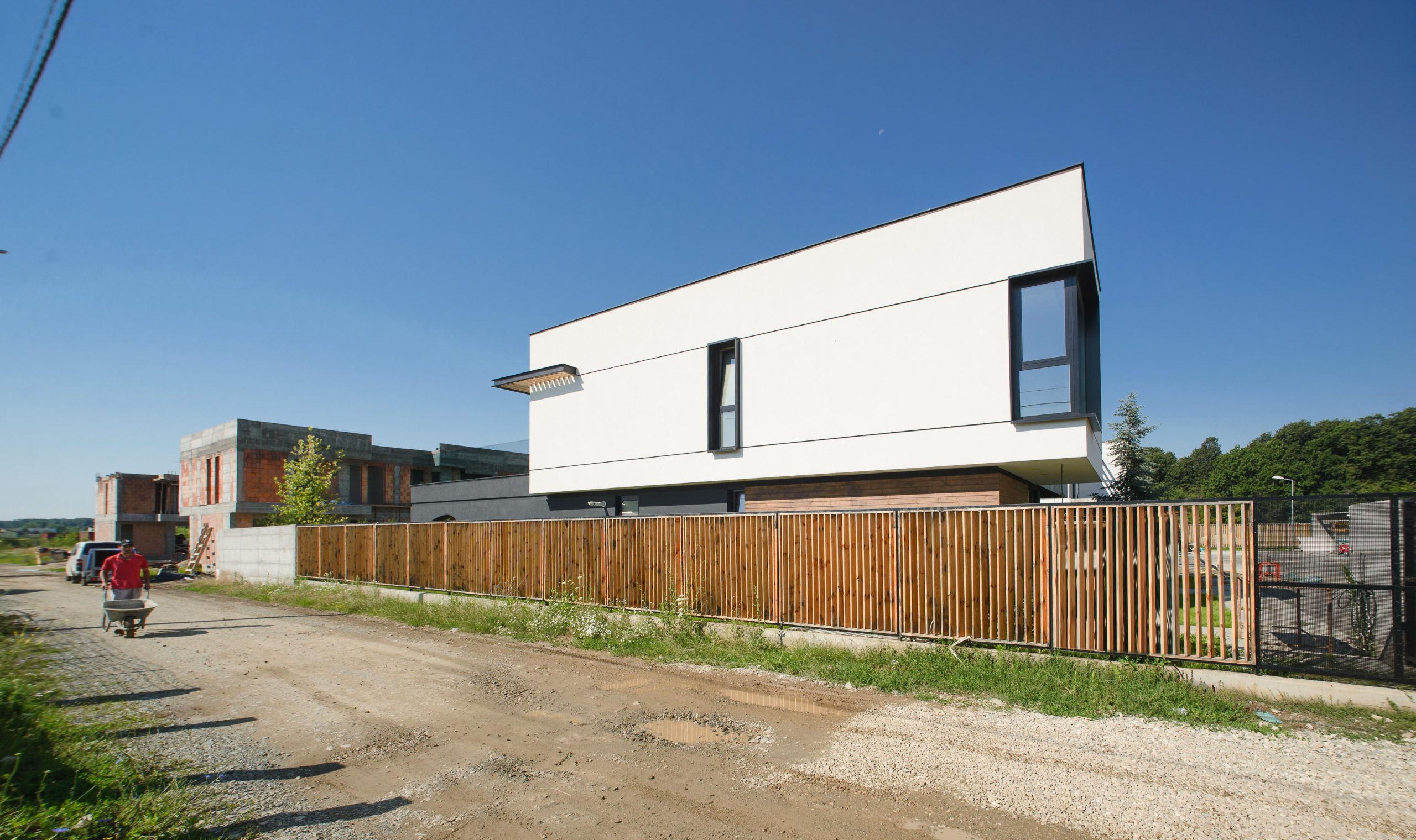 https://pv-nbc.siteuri.pro/wp-content/uploads/2020/10/NBC-Arhitect-_-Arcstil_Residence-_-Romania-_-exterior-view_7-scaled.jpg