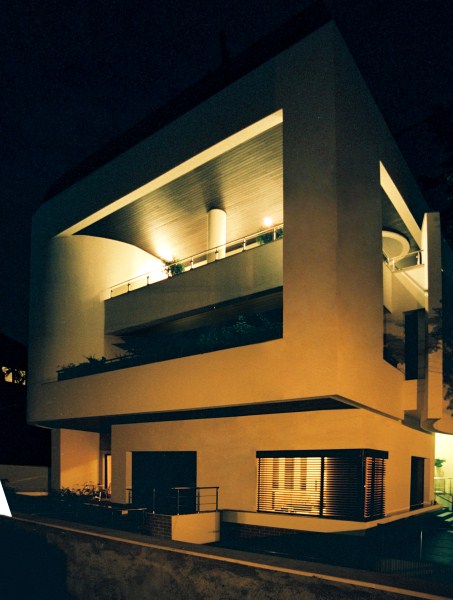 https://pv-nbc.siteuri.pro/wp-content/uploads/2020/10/NBC-Arhitect-_-Cube-House-_-Bucharest-Romania-_-exterior-view_night_photo.jpg
