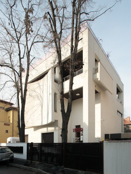 https://pv-nbc.siteuri.pro/wp-content/uploads/2020/10/NBC-Arhitect-_-Cube-House-_-Bucharest-Romania-_-view-exterior.jpg