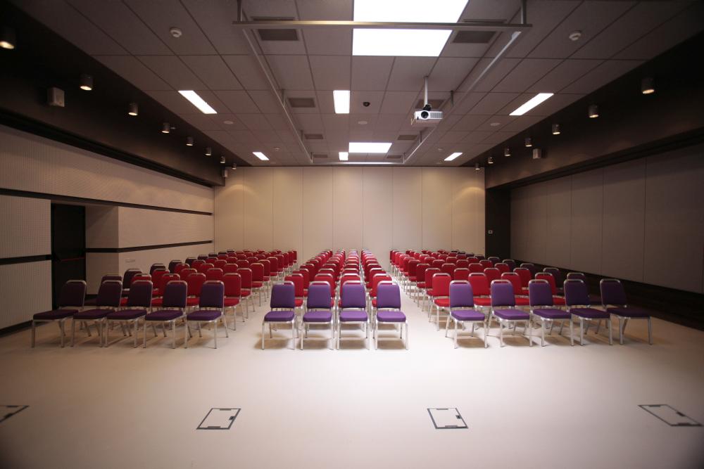 https://pv-nbc.siteuri.pro/wp-content/uploads/2020/10/NBC-Arhitect-_-Golden-Tulip-Hotel-_-Mamaia-Romania-_-interior_view_conference_7.jpg