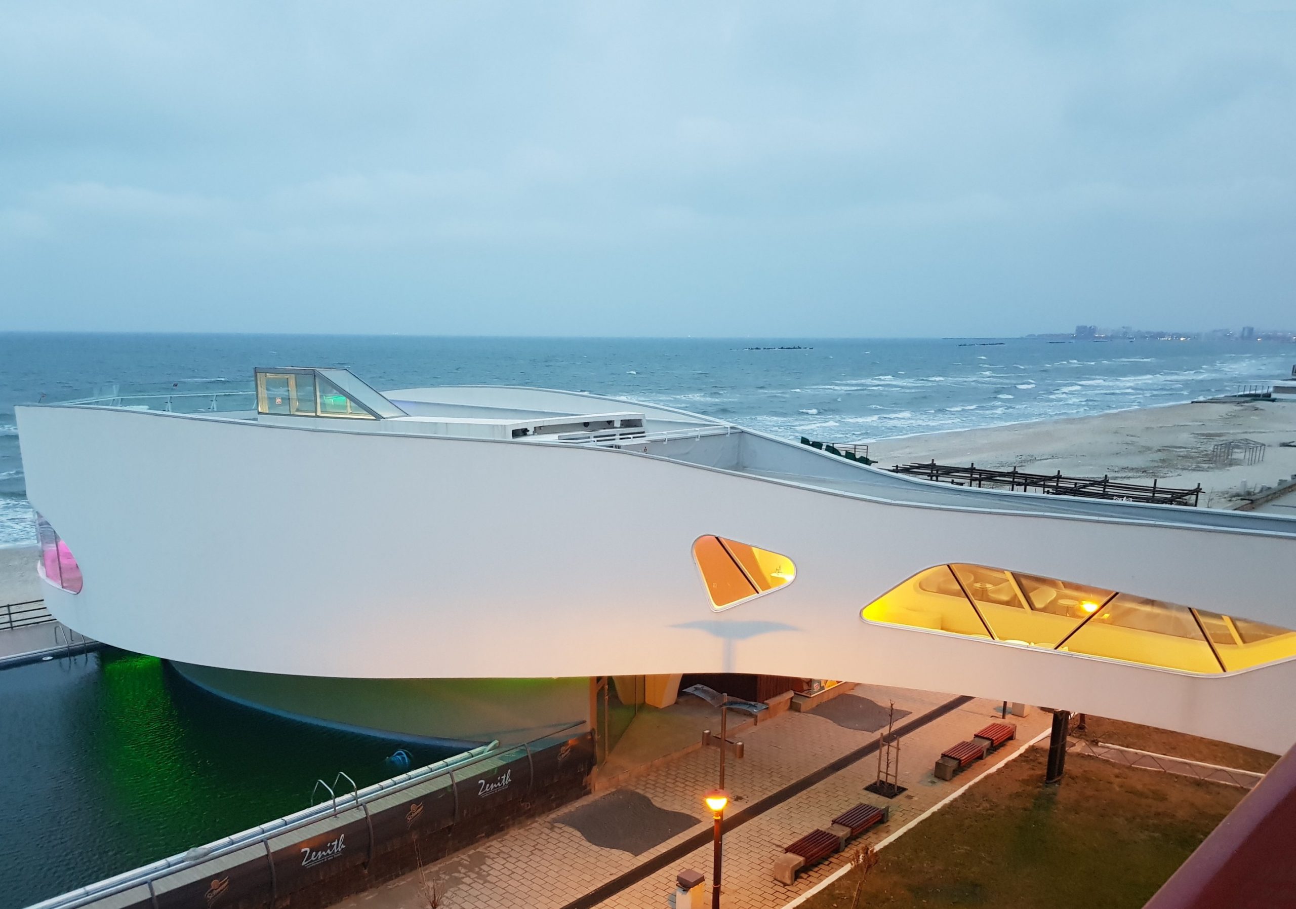 https://pv-nbc.siteuri.pro/wp-content/uploads/2020/10/NBC-Arhitect-_-Zenith-Spa-_-Mamaia-Romania-_-exterior-view-8-scaled.jpg