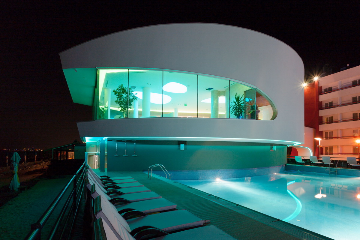 https://pv-nbc.siteuri.pro/wp-content/uploads/2020/10/NBC-Arhitect-_-Zenith-Spa-_-Mamaia-Romania-_-exterior-view_15.jpg