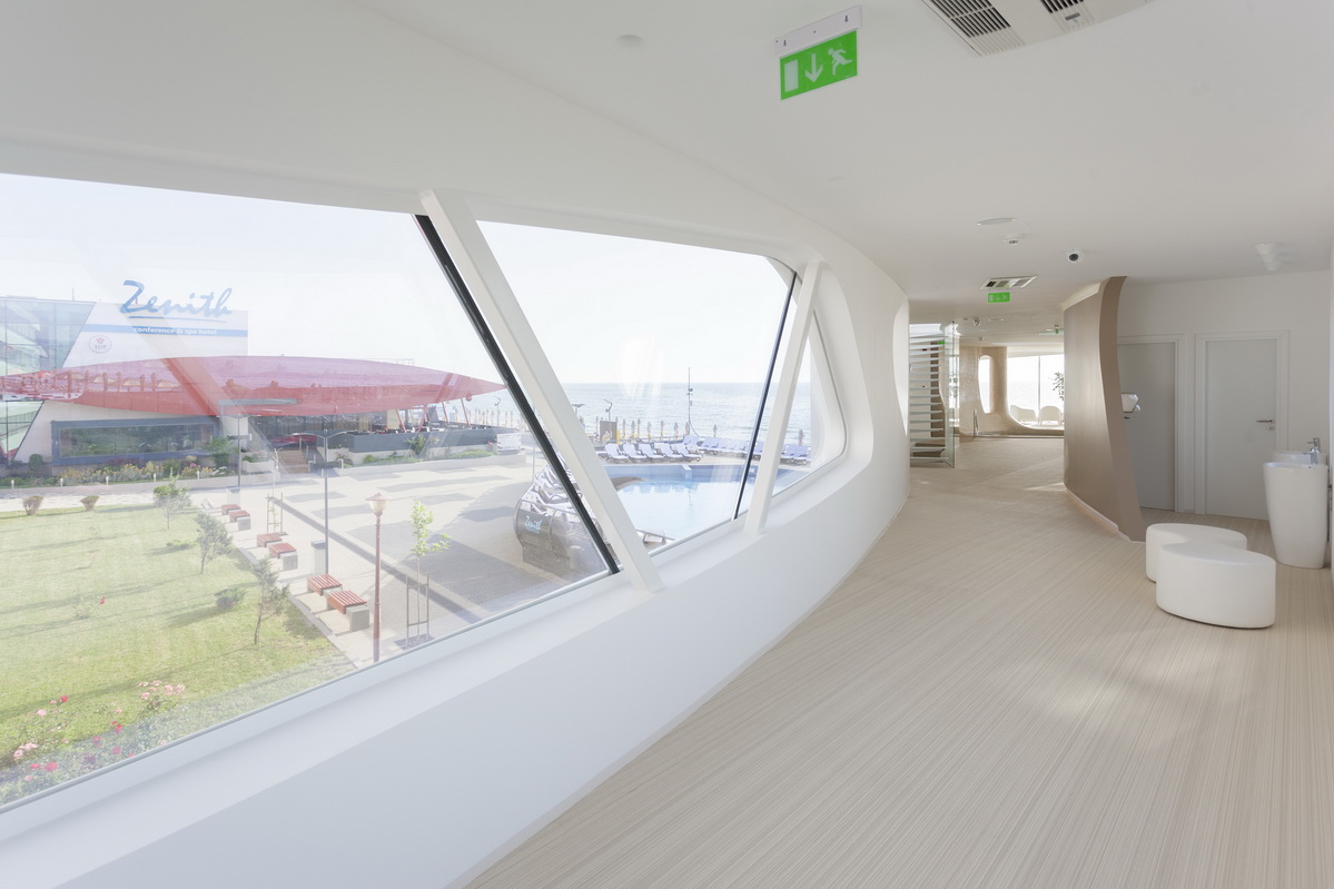 https://pv-nbc.siteuri.pro/wp-content/uploads/2020/10/NBC-Arhitect-_-Zenith-Spa-_-Mamaia-Romania-_-interior-view_1.jpg