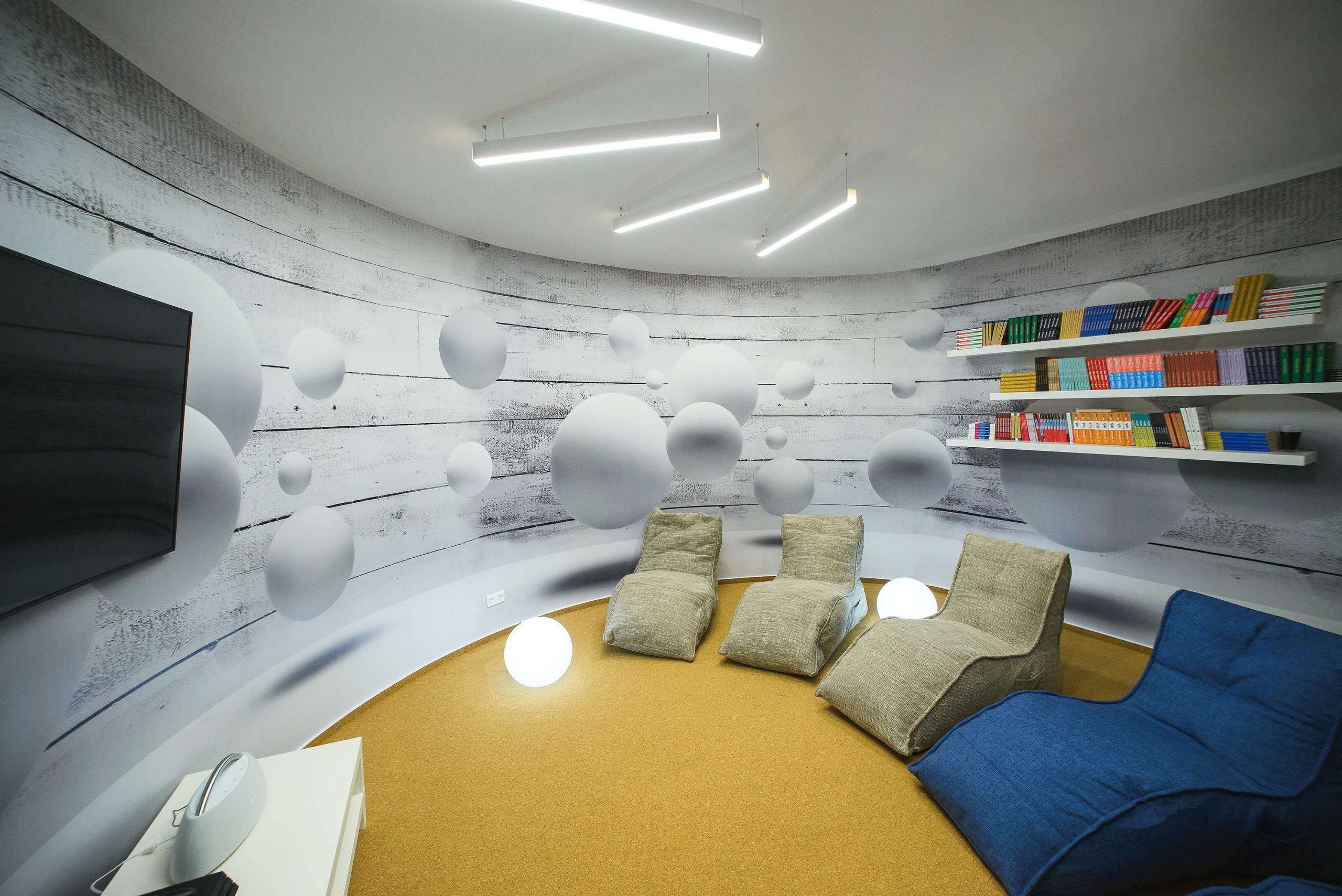 https://pv-nbc.siteuri.pro/wp-content/uploads/2020/10/NBC-Arhitect-_-interior-design-_-Rod-Bun-HQ-_-Bucharest-Romania_7-scaled.jpg