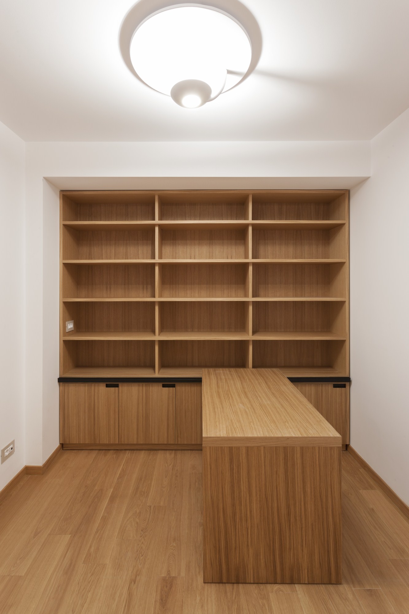 https://pv-nbc.siteuri.pro/wp-content/uploads/2020/10/NBC-Arhitect-_-interiors-_-Vila-Pipera-_-Bucharest-Romania-_-interior-design-view_19.jpg
