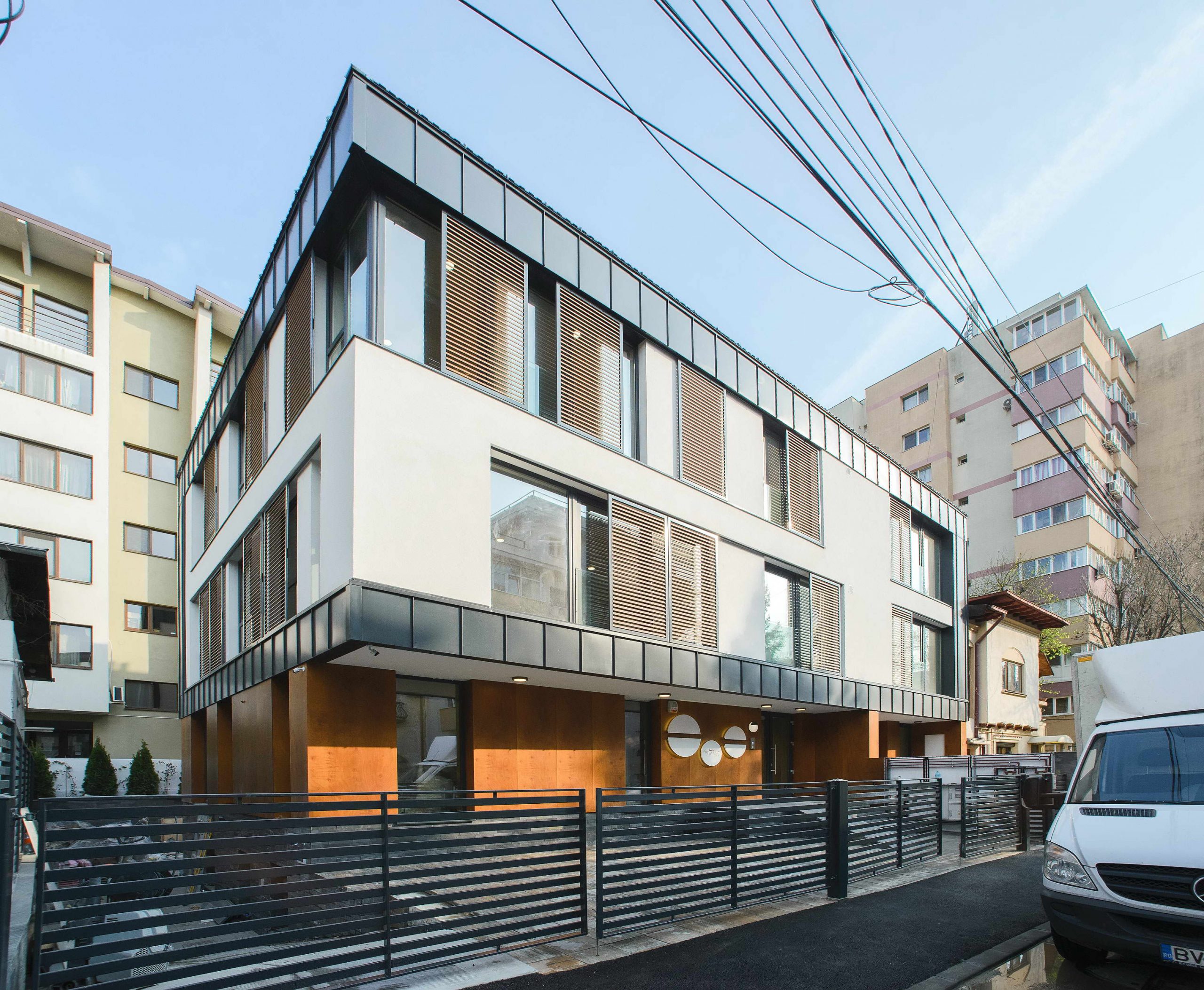 https://pv-nbc.siteuri.pro/wp-content/uploads/2020/10/NBC-Arhitect-_-residences-_-HS-Office-_-Romania-_-exterior-view_2-scaled.jpg