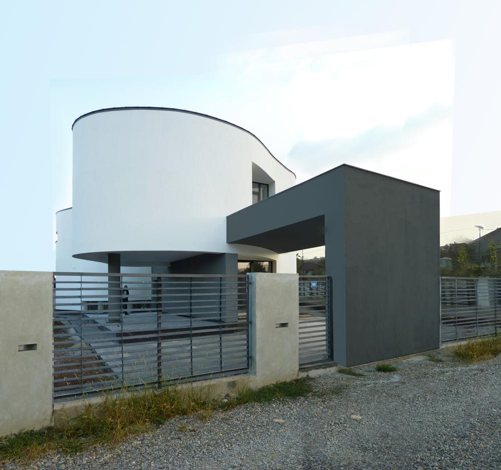 https://pv-nbc.siteuri.pro/wp-content/uploads/2020/10/NBC-Arhitect-_-residences-_-Serban-House-Villa-_-Romania-_-exterior_view_10.jpg