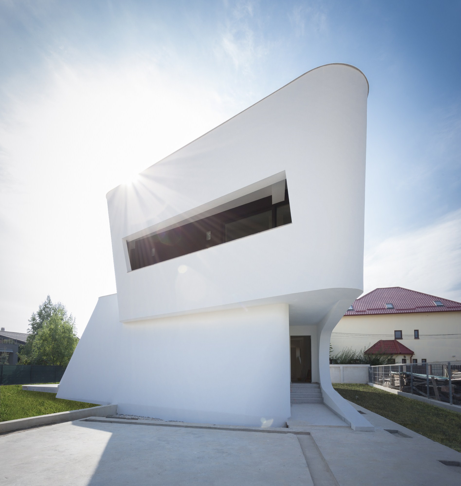 https://pv-nbc.siteuri.pro/wp-content/uploads/2020/10/NBC-Arhitect-_-residences-_-Wing-House-_-Romania-_-exterior-view_2.jpg
