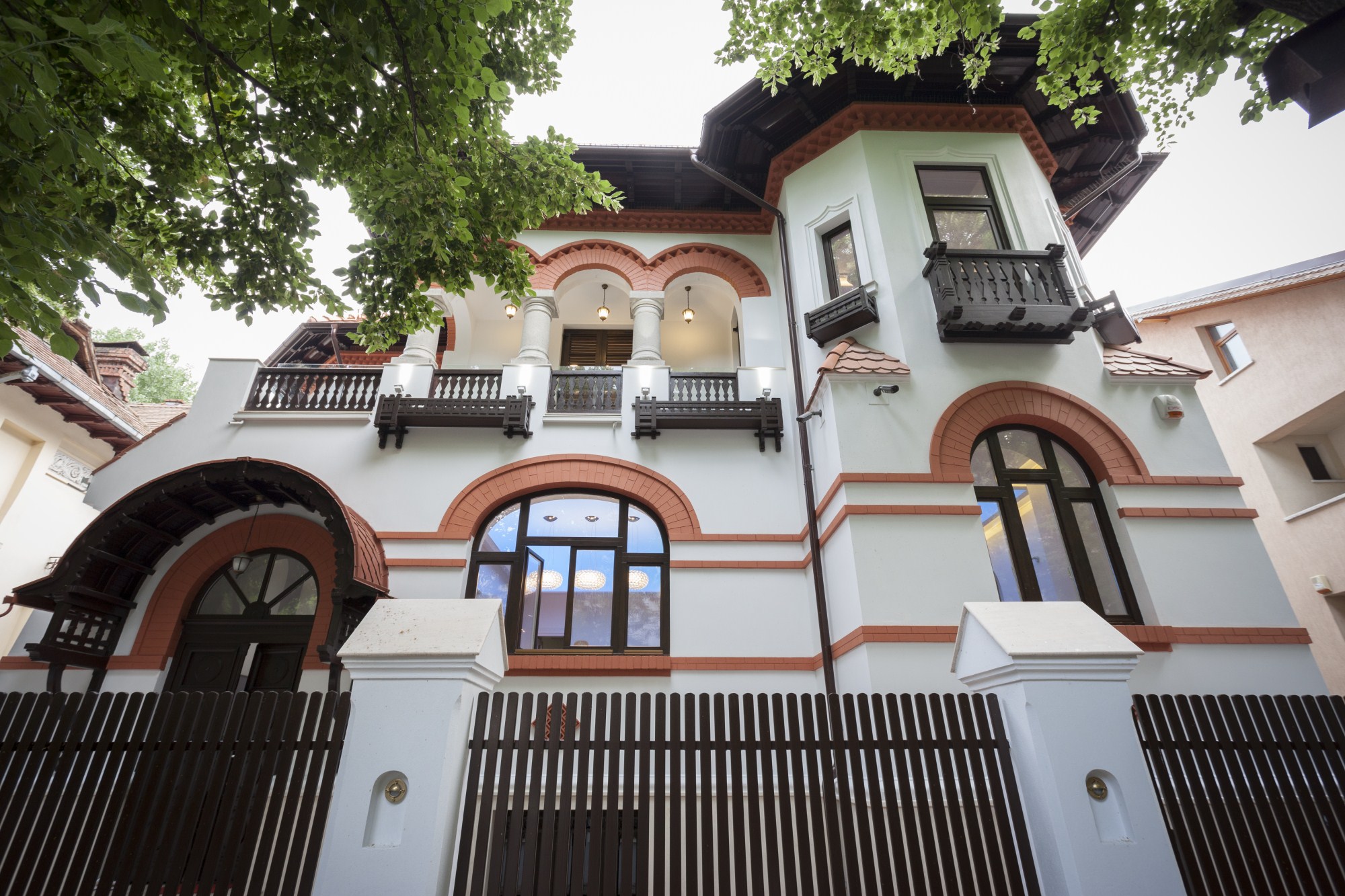 https://pv-nbc.siteuri.pro/wp-content/uploads/2020/10/NBC-Arhitect-_-restorations-_-Washington-House-_-Bucharest-Romania_40.jpg
