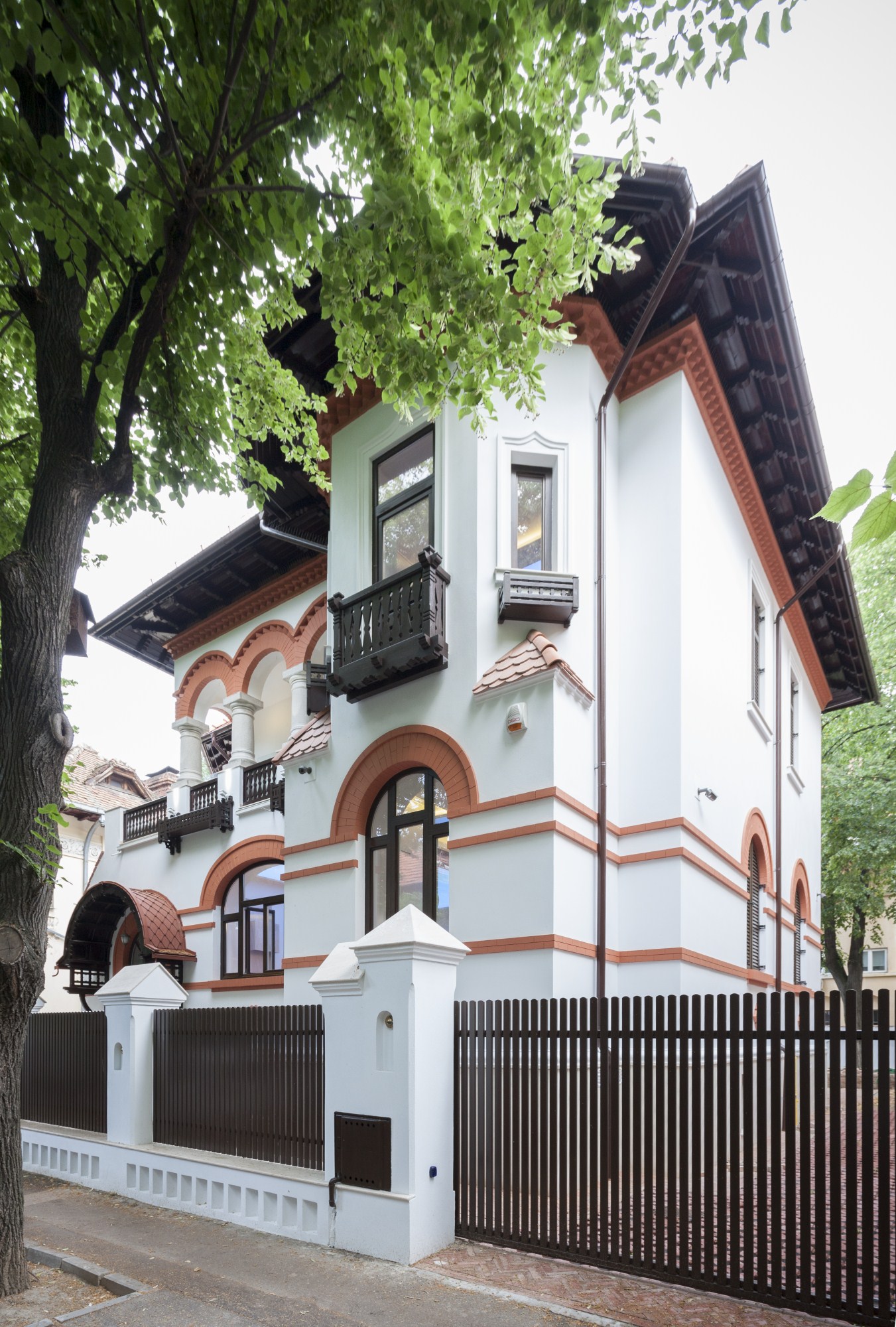 https://pv-nbc.siteuri.pro/wp-content/uploads/2020/10/NBC-Arhitect-_-restorations-_-Washington-House-_-Bucharest-Romania_41.jpg