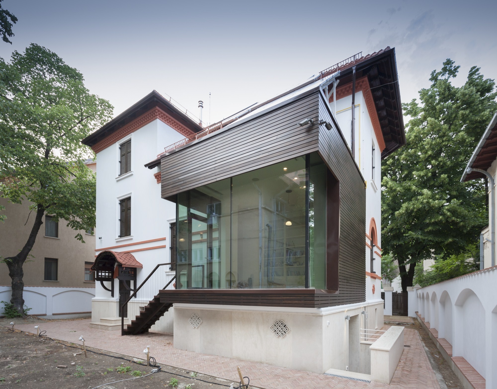 https://pv-nbc.siteuri.pro/wp-content/uploads/2020/10/NBC-Arhitect-_-restorations-_-Washington-House-_-Bucharest-Romania_46.jpg