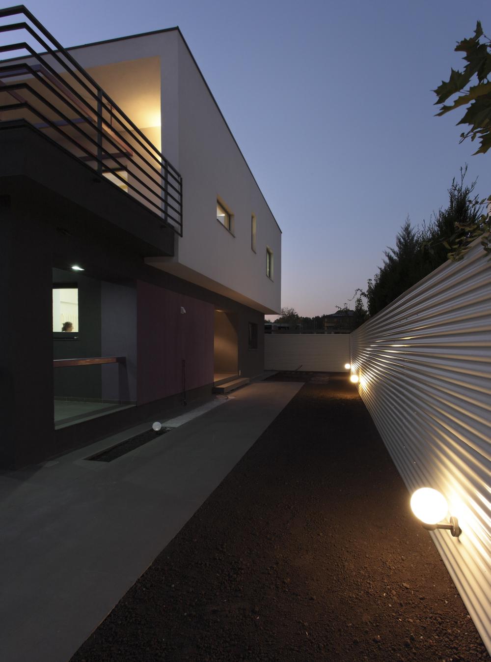https://pv-nbc.siteuri.pro/wp-content/uploads/2020/11/NBC-Arhitect-_-residences-_-Magenta-House-_-exterior-view_13.jpg